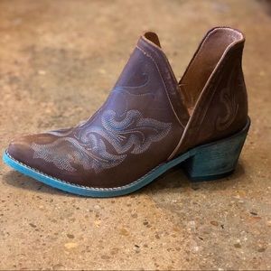 [ BRAND NEW ] Liz Cognacs booties